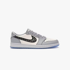 NIKE AIR JORDAN 1 LOW OG × DIOR
