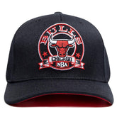 Mitchell & Ness Emblem MVP Snapback Chicago Bulls - Black / Red