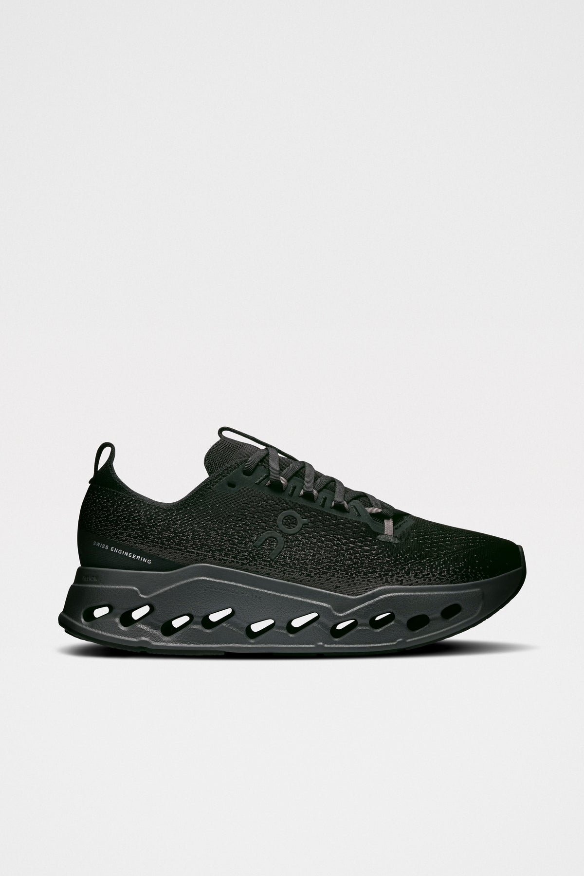 On Cloudsurfer Max Black / Eclipse