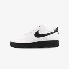 NIKE AIR FORCE 1 '07